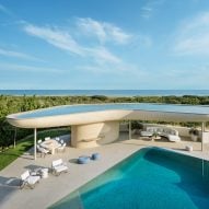 Rectilinear and sculptural forms converge at Bridgehampton Beach House