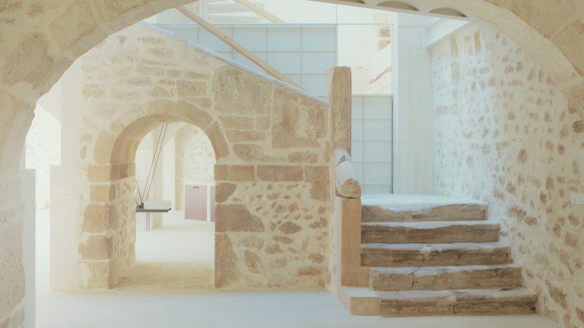 Homes with ruins lookbook El Priorato
