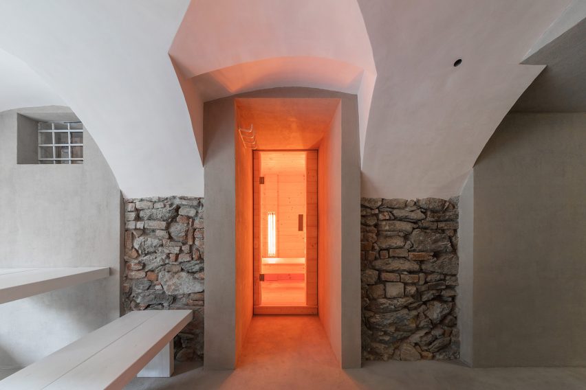 Nickzy Apartment by Béres Architects