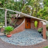 Blurring Boundaries wraps sculptural brick home around tree in Indian forest