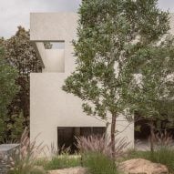 COA Arquitectura adds "earth-toned" home to Mexican forest