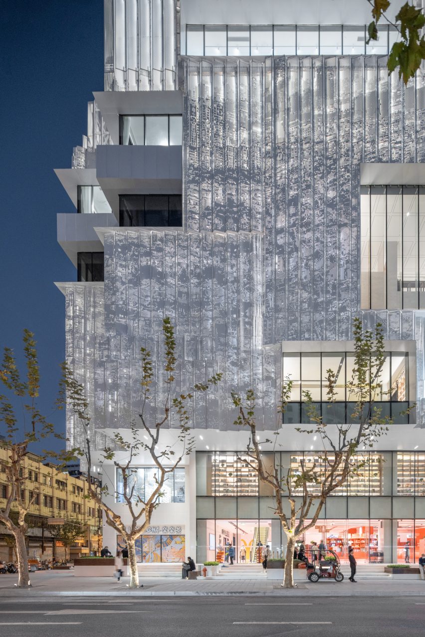 Bookstore in Shanghai covered in perforated aluminium
